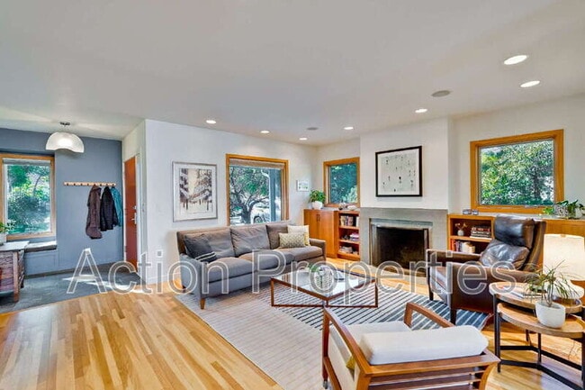 Photo - 360 Velarde St