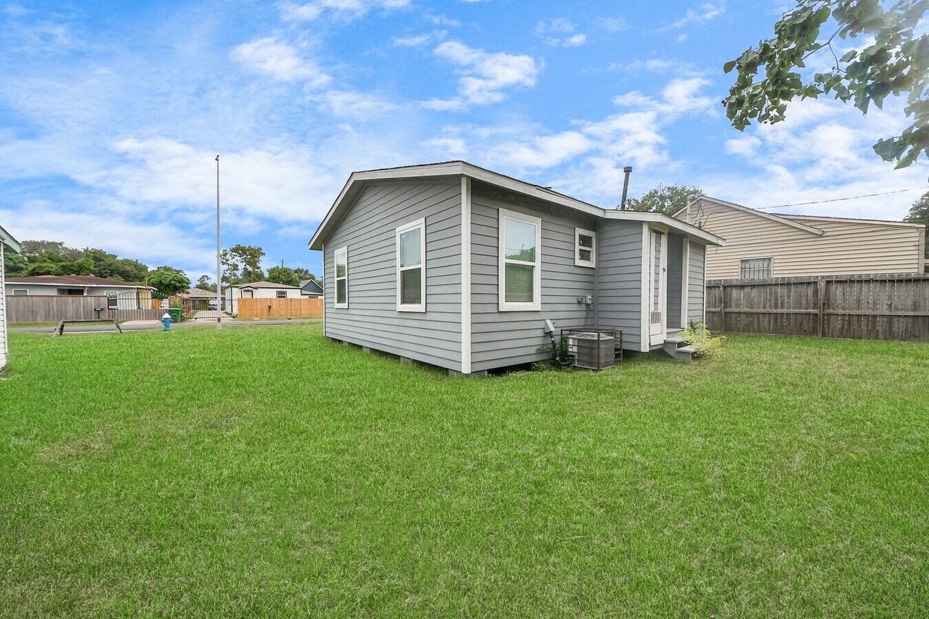 Photo - 233 N Carolina St