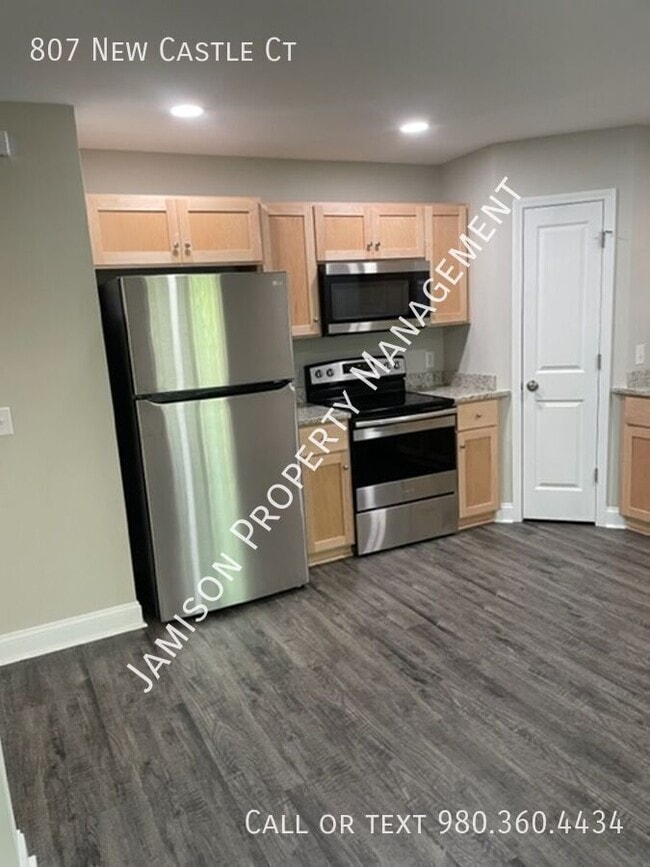 Photo - 807 New Castle Ct