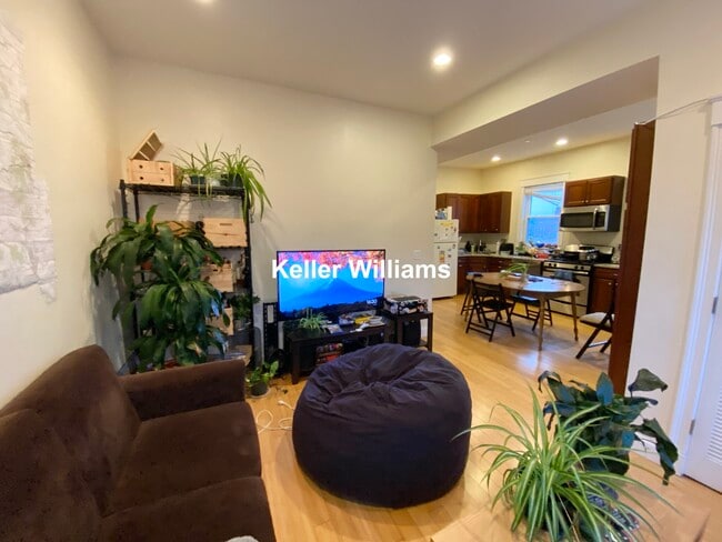 Photo - 1625 Tremont St