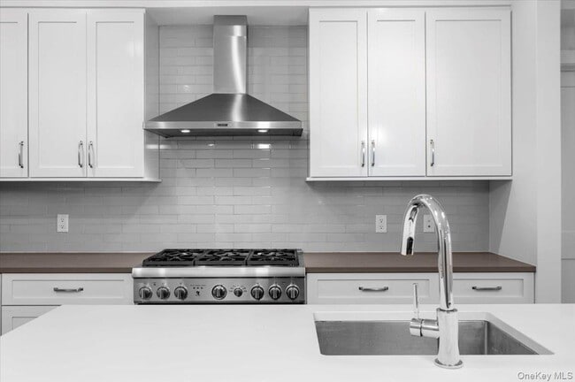 Photo - 422 E Boston Post Rd Unit 303