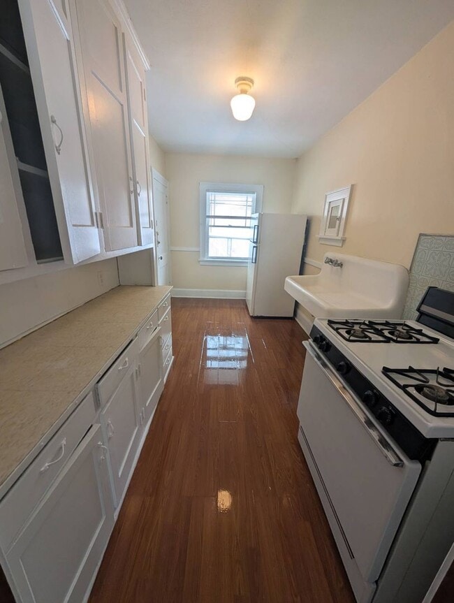 Building Photo - 1303 Parmele St Unit 1303-2