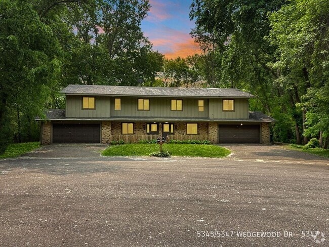 Building Photo - 5345/5347 Wedgewood Dr-5347 Rental