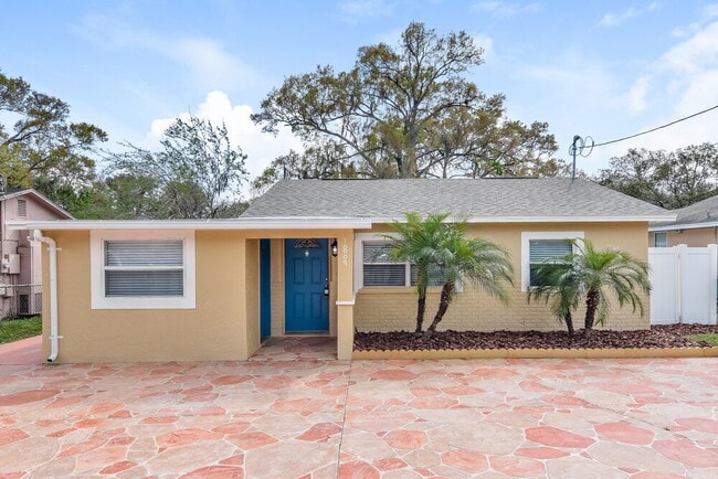 Building Photo - 1809 E Sitka St