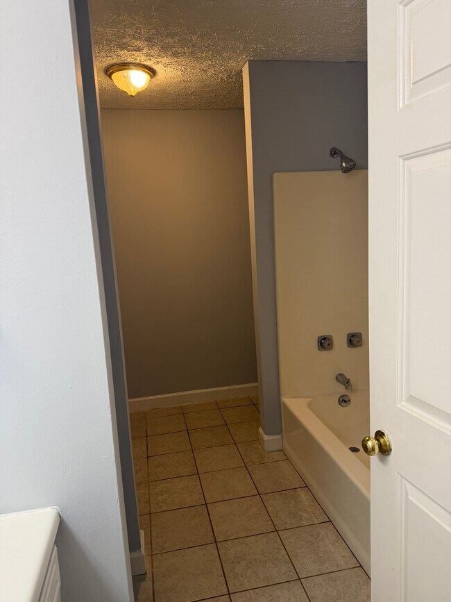 Photo - 605 Eastwood St Unit B