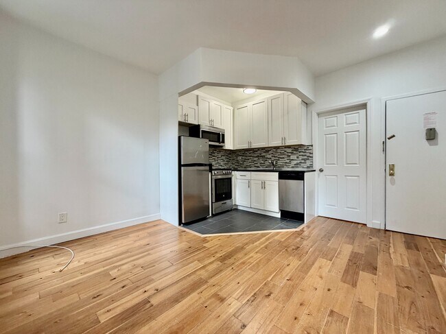 Photo - 346 W 52nd St Unit 3B