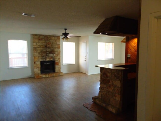 Photo - 604 Mistywood Cir