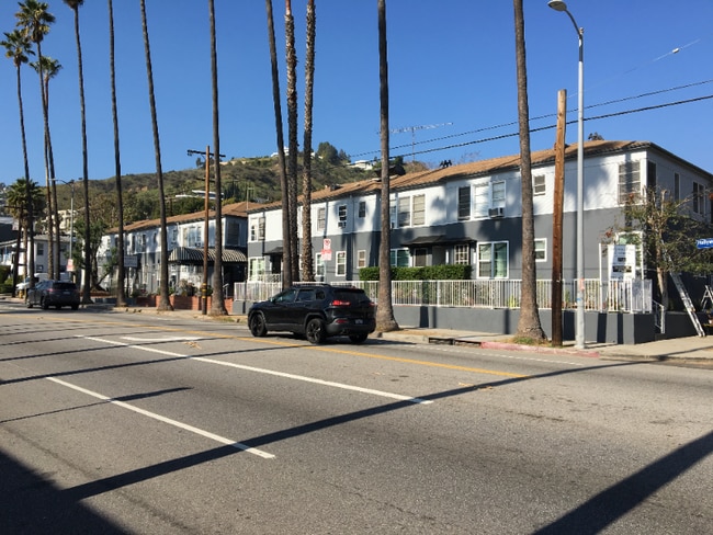 Building Photo - 7735 Hollywood Blvd Rental