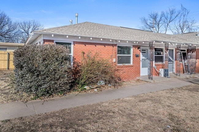 Building Photo - 2306 SW 8th Ave Unit 2306 SW 8th Ave #1