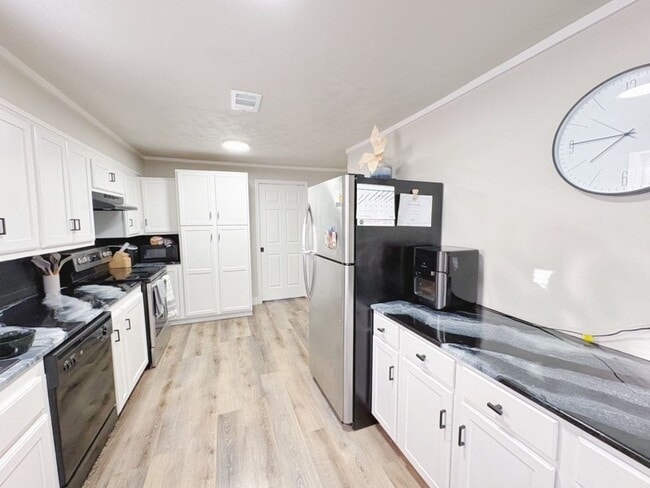 Photo - 4 Bed 2 Bath - Pre-leasing 2026