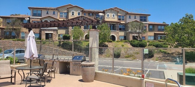 Building Photo - 2008 Montilla St Rental