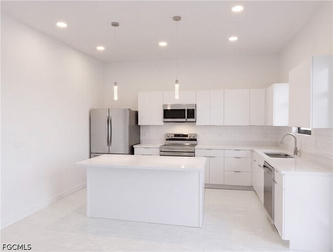 Building Photo - 4333 NW 34th Ln