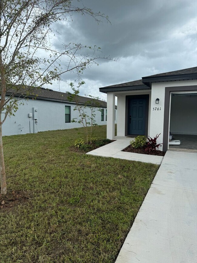 Building Photo - Charming 3BR House in Tampa