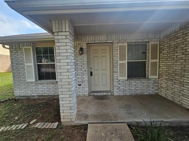 Photo - 201 Bluebonnet Tr