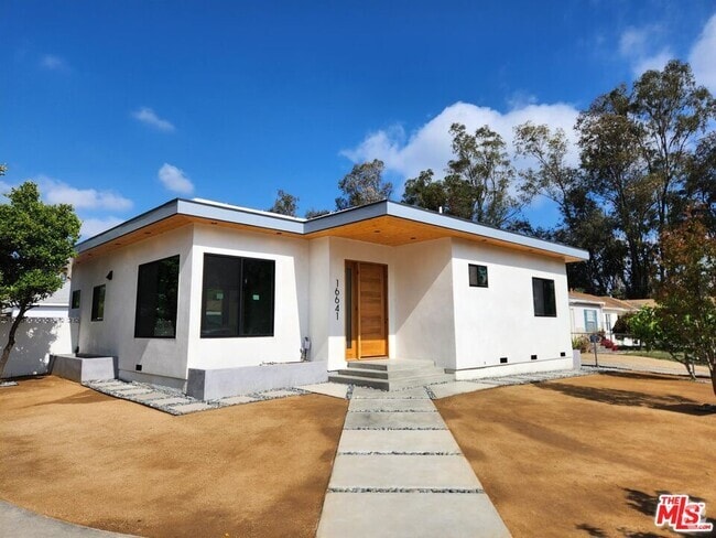 Building Photo - 16641 McCormick St Rental