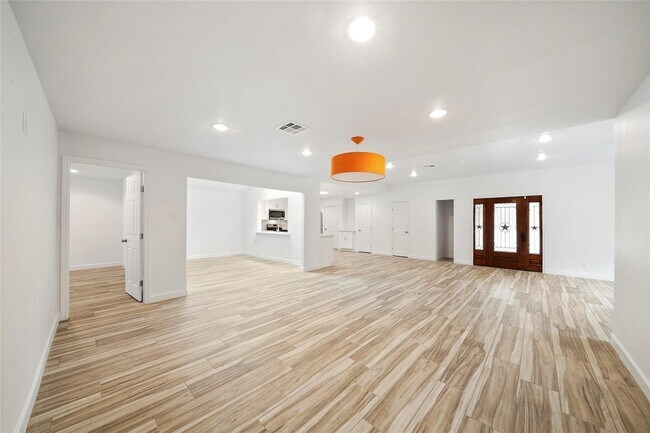 Photo - 914 Coachlight Dr