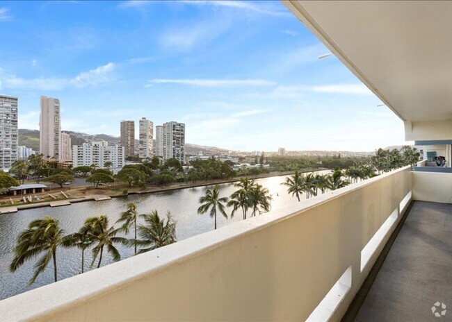 Building Photo - Renovated: Spacious Luxury 2 Bed/ 1.5 Bath... Rental