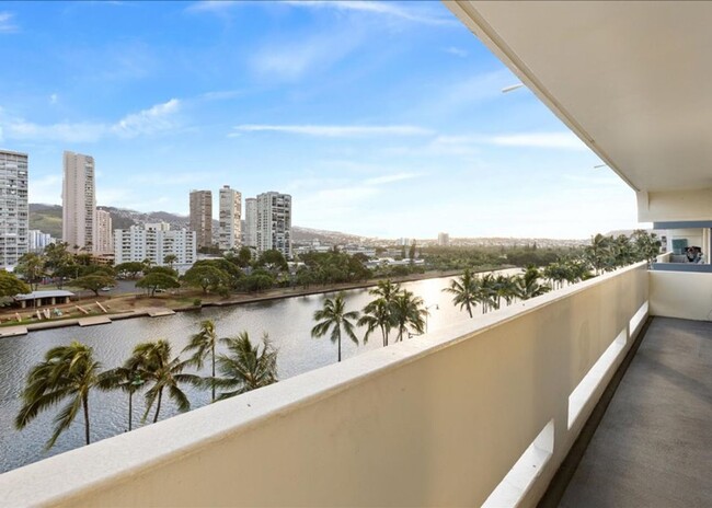 Renovated: Spacious Luxury 2 Bed/ 1.5 Bath... - Renovated: Spacious Luxury 2 Bed/ 1.5 Bath... Condo