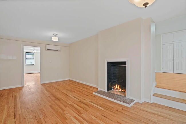 Photo - 1716 Perry St