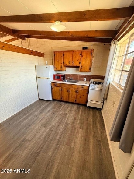 Photo - 306 1st St