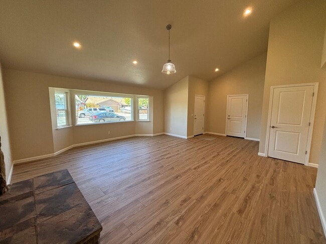 Photo - 3 Bedroom, 2 Bathroom Family Home