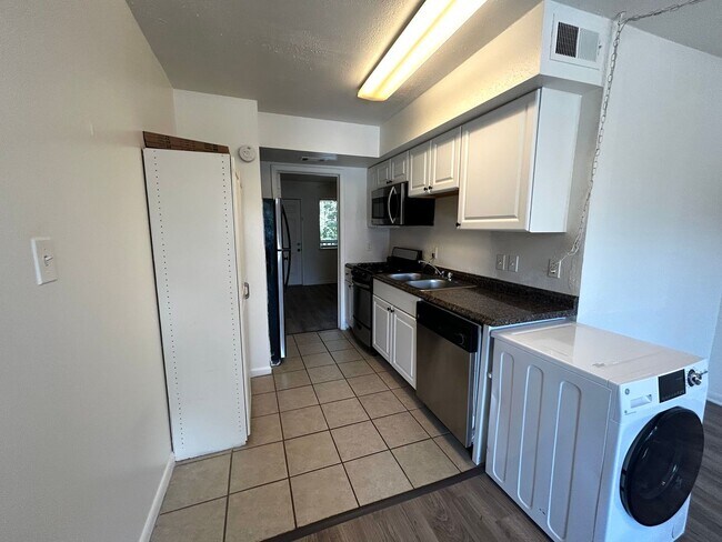 Photo - 1010 W 23rd St Unit 10