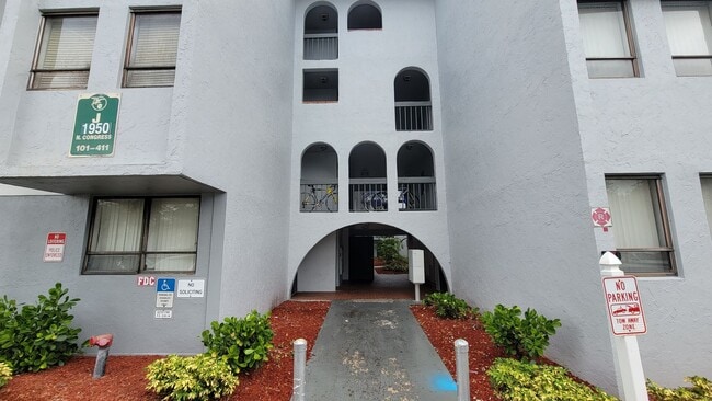 Photo - West Palm Beach 1 bedroom 1.5 bath Apartment. Unit 206