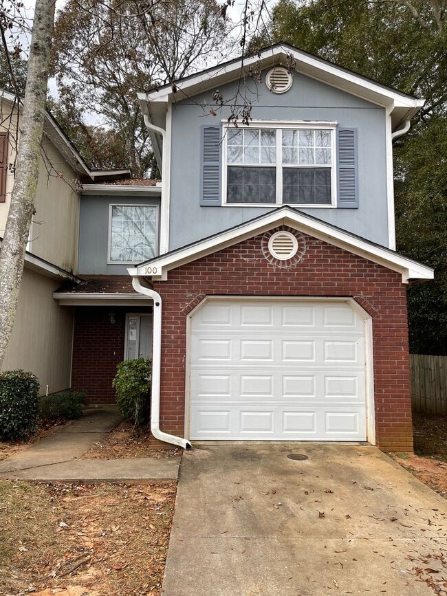 Building Photo - Foxchase Subdivision - End Unit! Rental