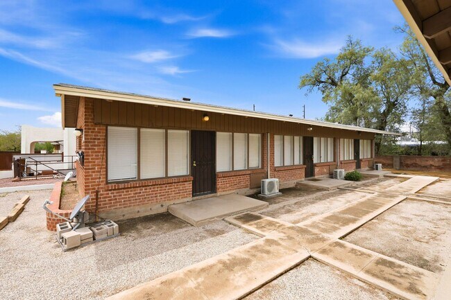 1307-1311 E. 9th St. ( 1307A, 1307B, 1307C, 1309, 1311 )