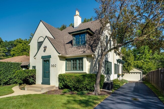 Photo - 662 Greenview Pl