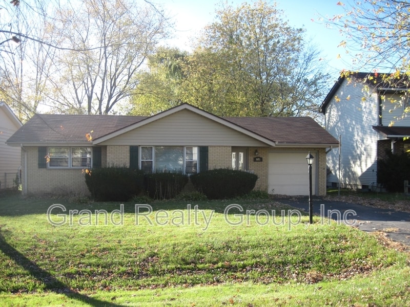 Photo - 608 Deerpath Dr House