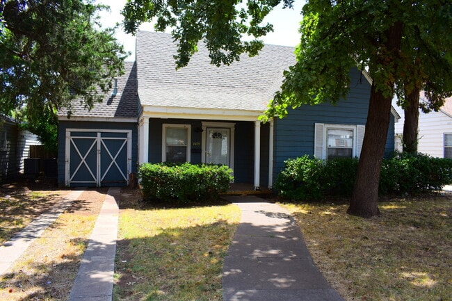 Building Photo - 2 Story Dollhouse Close to Campus! Pre-leasing for September!