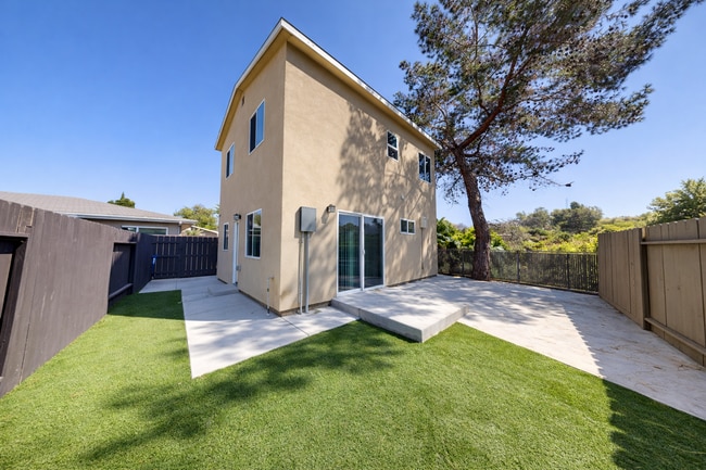 Building Photo - 4 bed house on Adobe!