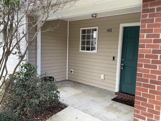 Photo - Adorable 2 Bedroom Townhome in Azalea Square