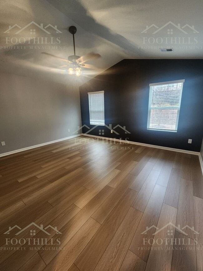 Photo - 18 Chalet Ct