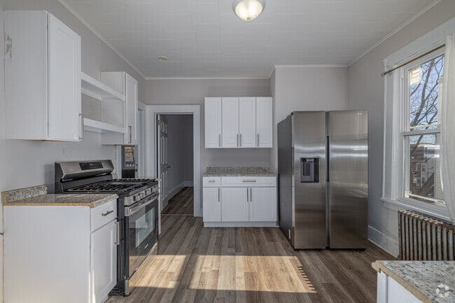 Interior Photo - 11 Courtland St