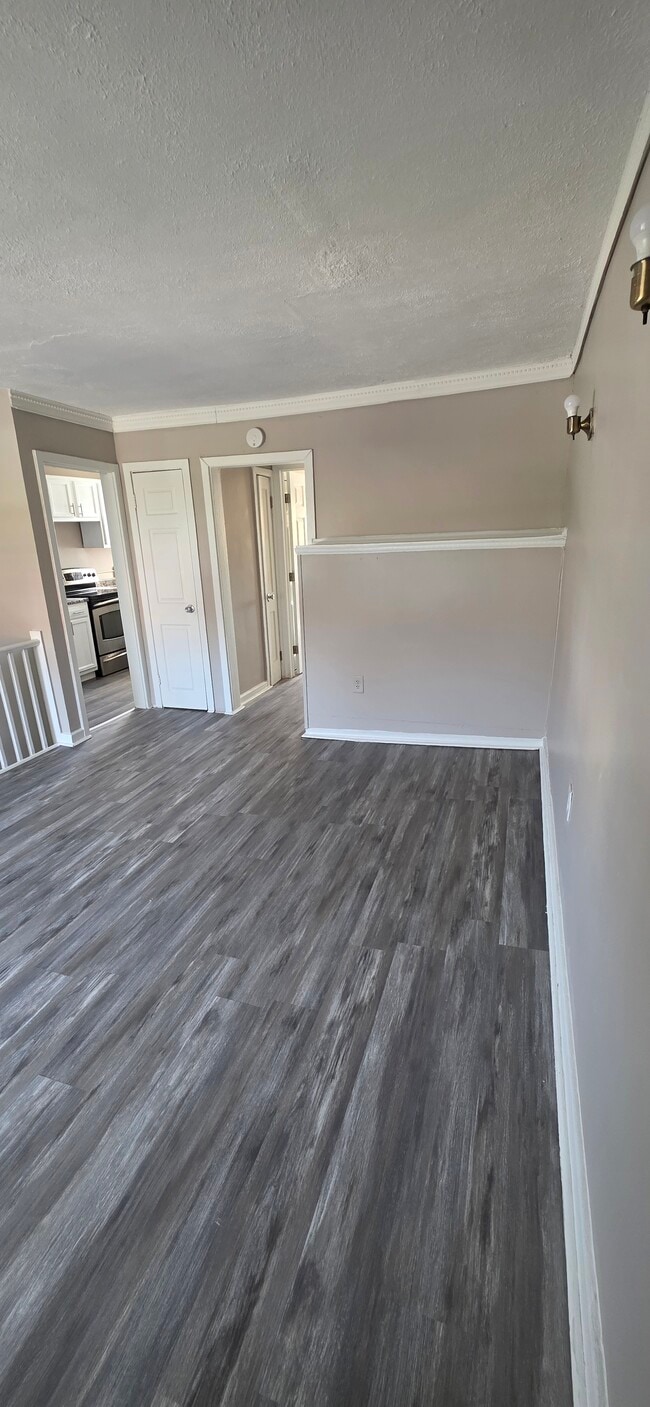 Photo - 811 Stoll St