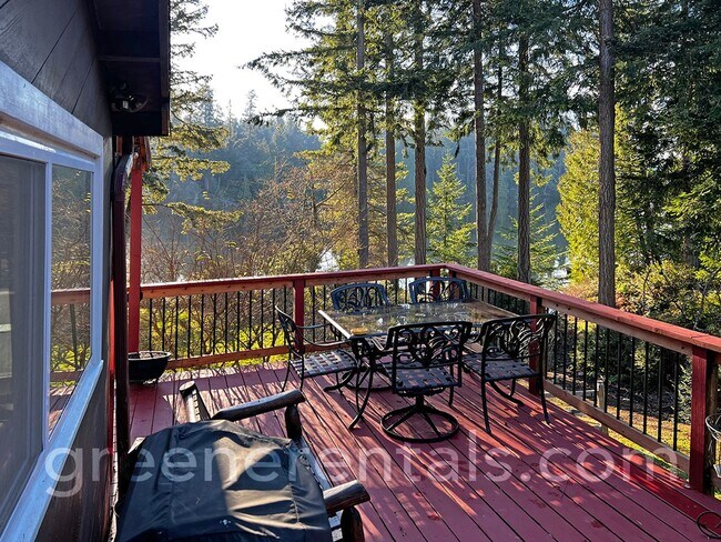 Photo - Charming Lake Front Apartment on Anderson ...
