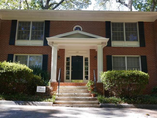 Photo - 139 E Hill St Apartments