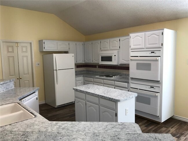 Photo - 1300 Rosewood Ln