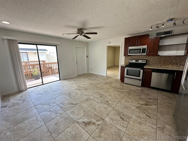637 Executive Center Dr Unit N203