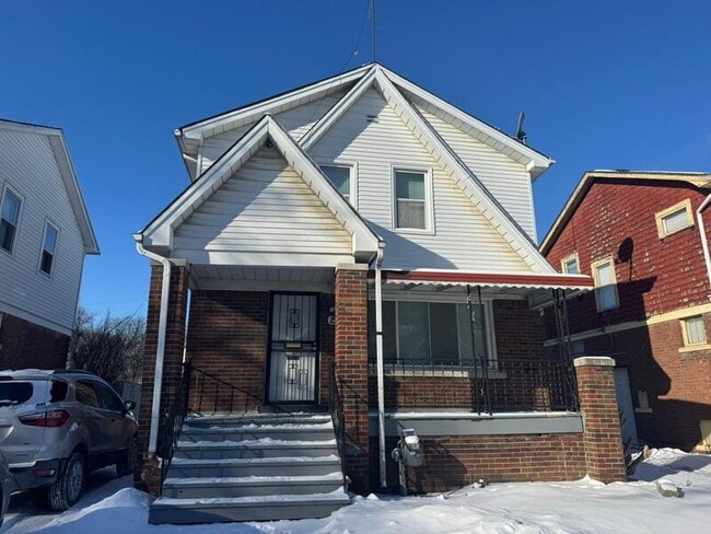 Building Photo - 15381 Stansbury Ave