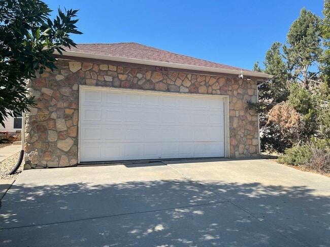 Building Photo - 3 Bedroom Home MILLIKEN