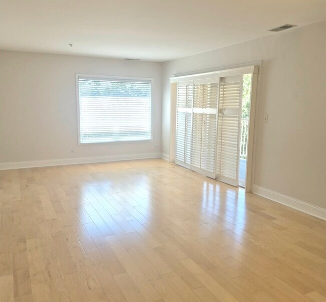 Photo - 1635 N Milwaukee Ave Unit 303