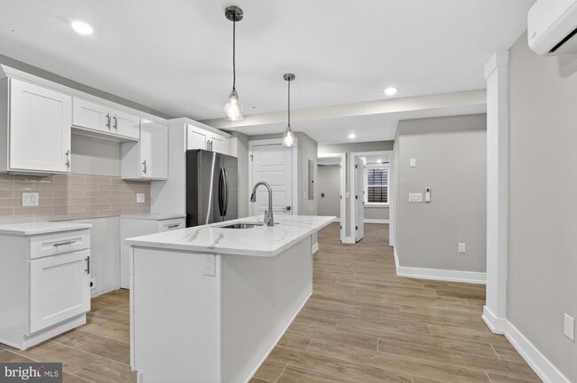 Building Photo - 2034 N Front St Unit 1