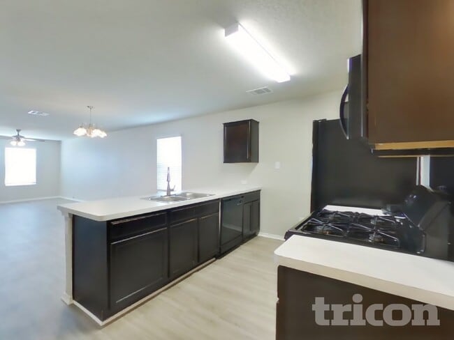 Photo - 421 Moonvine Way