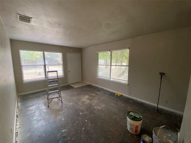 Photo - 1412 Oakwood Dr