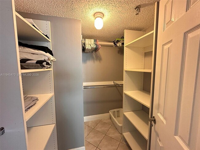 Photo - 250 181 Dr Unit 209