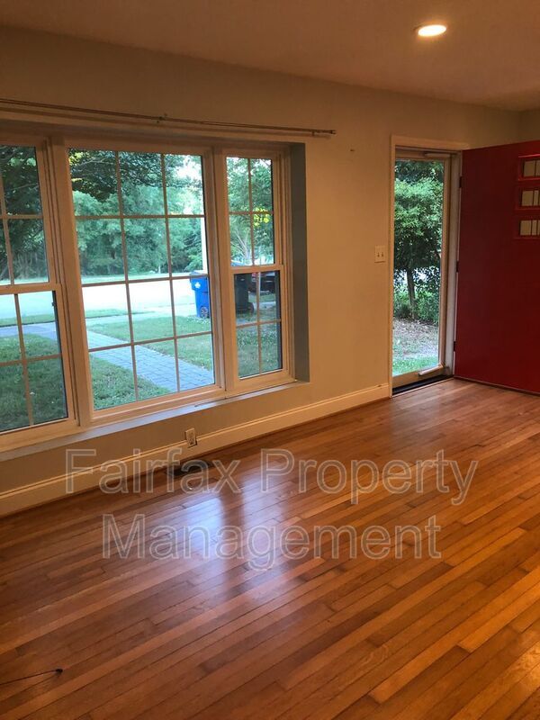 Photo - 1113 Marlborough Rd