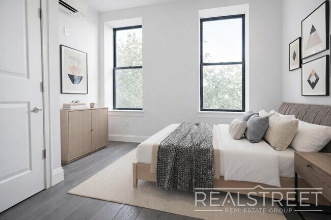 Photo - Super Bright 2 BED w LAUNDRY IN-Unit! Unit 3L